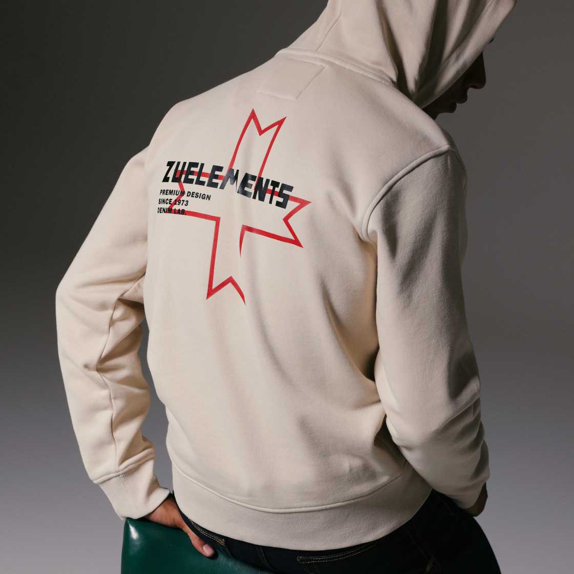 Zu Elements campaign image: a boy seen from behind wearing a hooded sweatshirt.